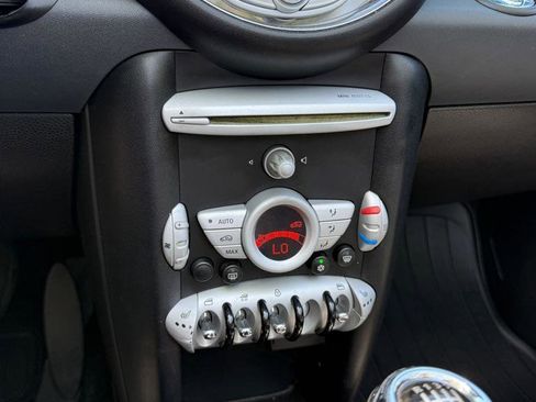 Used 2010 MINI Cooper Convertible image 21