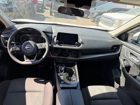 Used 2024 Nissan Rogue SV FWD image 18