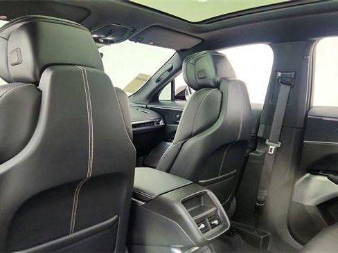 Used 2025 Cadillac Lyriq Sport image 31