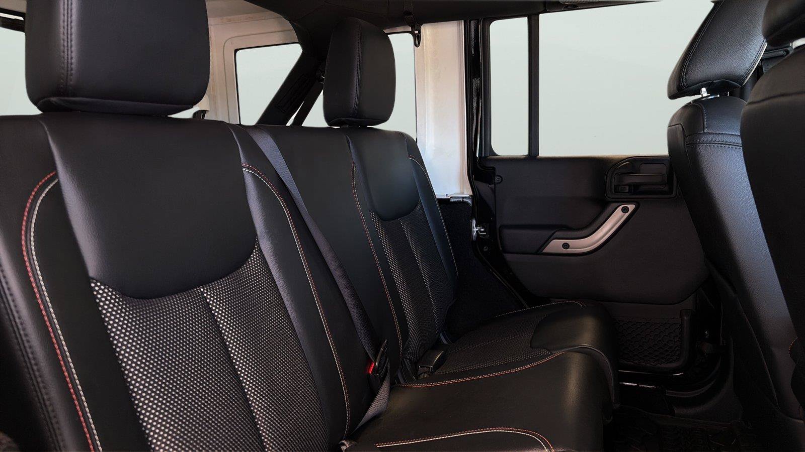 Used 2016 Jeep Wrangler Unlimited Sahara AWD/4WD image 15