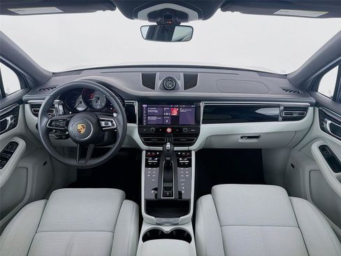 Certified 2026 Porsche Macan AWD/4WD image 16