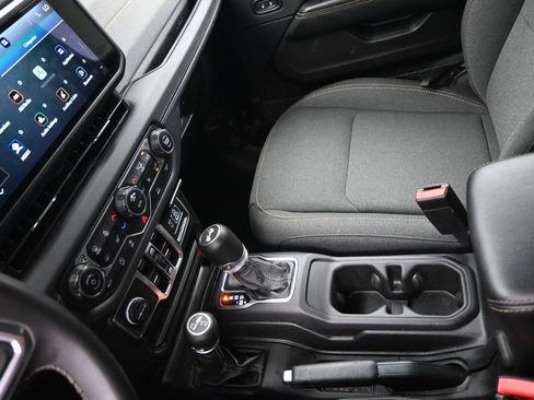 Used 2025 Jeep Wrangler Unlimited Sahara AWD/4WD image 19