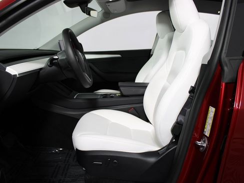 Used 2024 Tesla Model Y Long Range AWD/4WD image 8