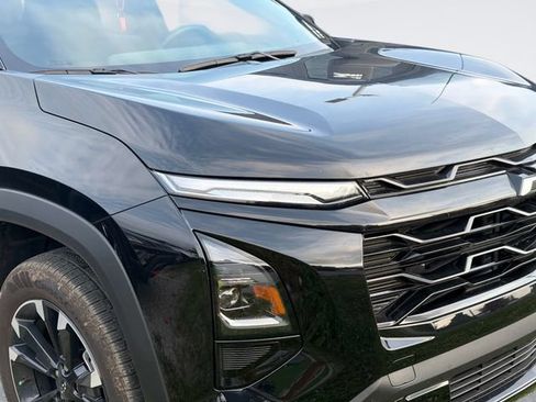 Used 2025 Chevrolet Equinox RS FWD image 4