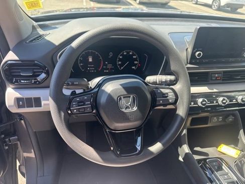 Used 2023 Honda Pilot LX image 15