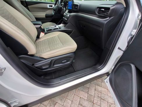 Used 2020 Ford Explorer XLT RWD image 43
