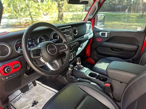 Used 2022 Jeep Wrangler Unlimited Sahara w/ Cold Weather Group image 15