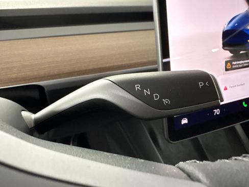 Used 2024 Tesla Model Y Long Range AWD/4WD image 17
