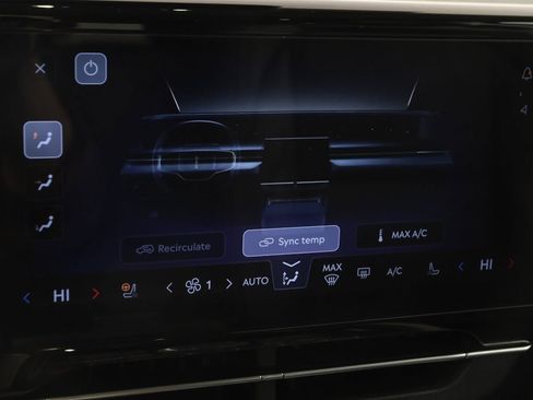 Used 2025 Lincoln Nautilus Premier image 35