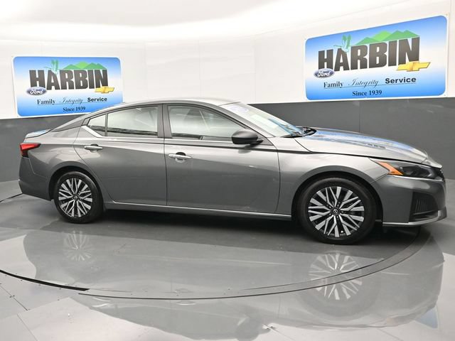 Used 2025 Nissan Altima 2.5 SV FWD image 7