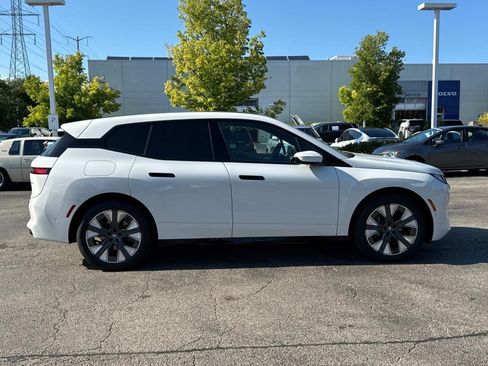 New 2026 BMW iX xDrive45 w/ Premium Package AWD/4WD image 4