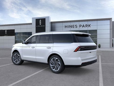 New 2025 Lincoln Navigator Reserve image 4