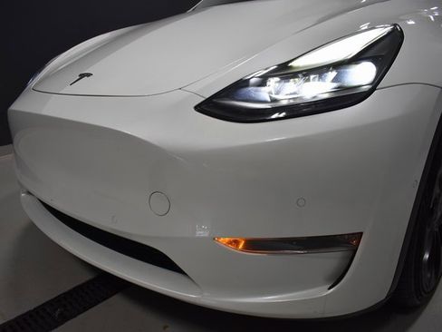 Used 2022 Tesla Model Y Performance image 11