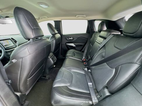Used 2017 Jeep Cherokee Overland AWD/4WD image 15