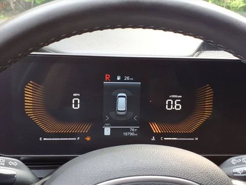Used 2025 Kia Carnival FWD image 23