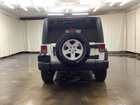 Used 2018 Jeep Wrangler Unlimited Sport S image 7