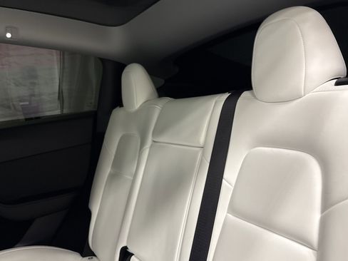 Used 2024 Tesla Model Y 2WD image 12