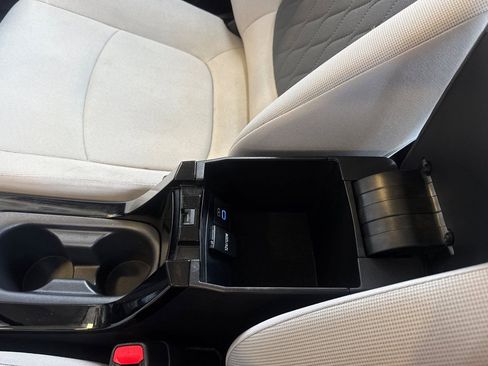 Used 2022 Toyota Corolla LE w/ Carpet Mat Package (TMS) FWD image 32