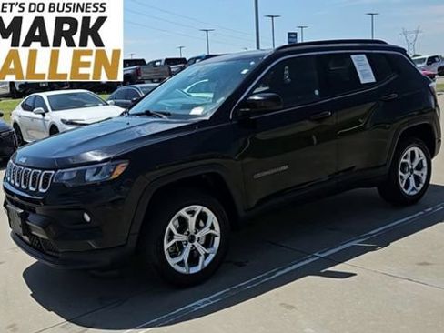 Used 2025 Jeep Compass Latitude w/ Sun & Sound Group AWD/4WD image 4