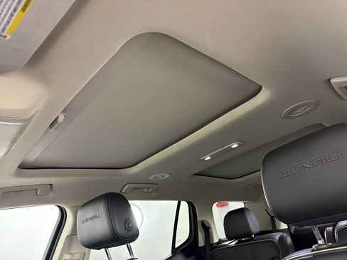 Used 2022 GMC Acadia Denali w/ Denali Ultimate Package image 33