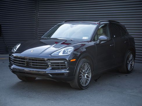 Certified 2023 Porsche Cayenne Platinum Edition image 1