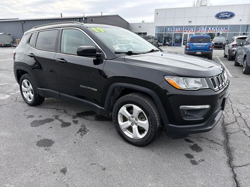 Used 2019 Jeep Compass Latitude w/ Popular Equipment Group image 1
