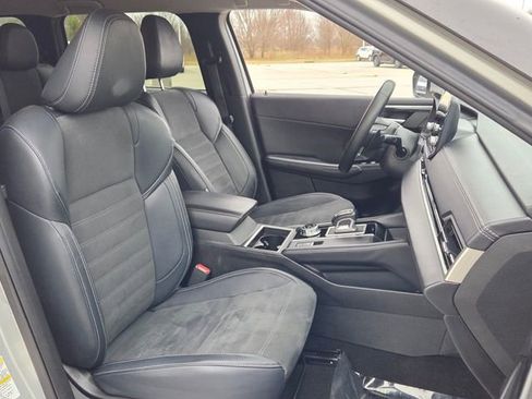 Used 2024 Mitsubishi Outlander SE image 19