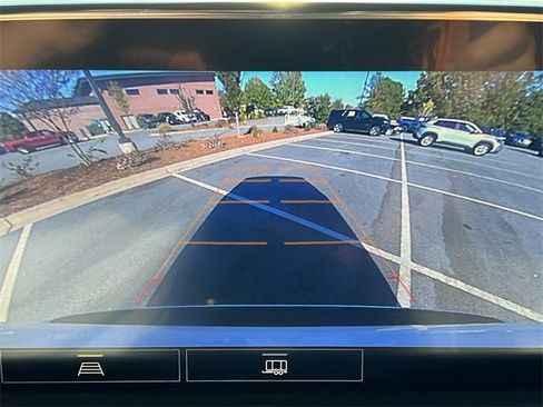 Used 2021 GMC Yukon XL SLT image 30