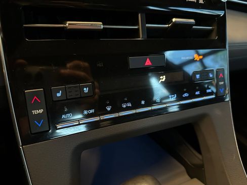 Used 2019 Toyota Avalon Limited FWD image 15