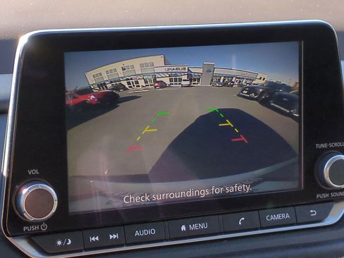 Used 2023 Nissan Rogue SV image 12