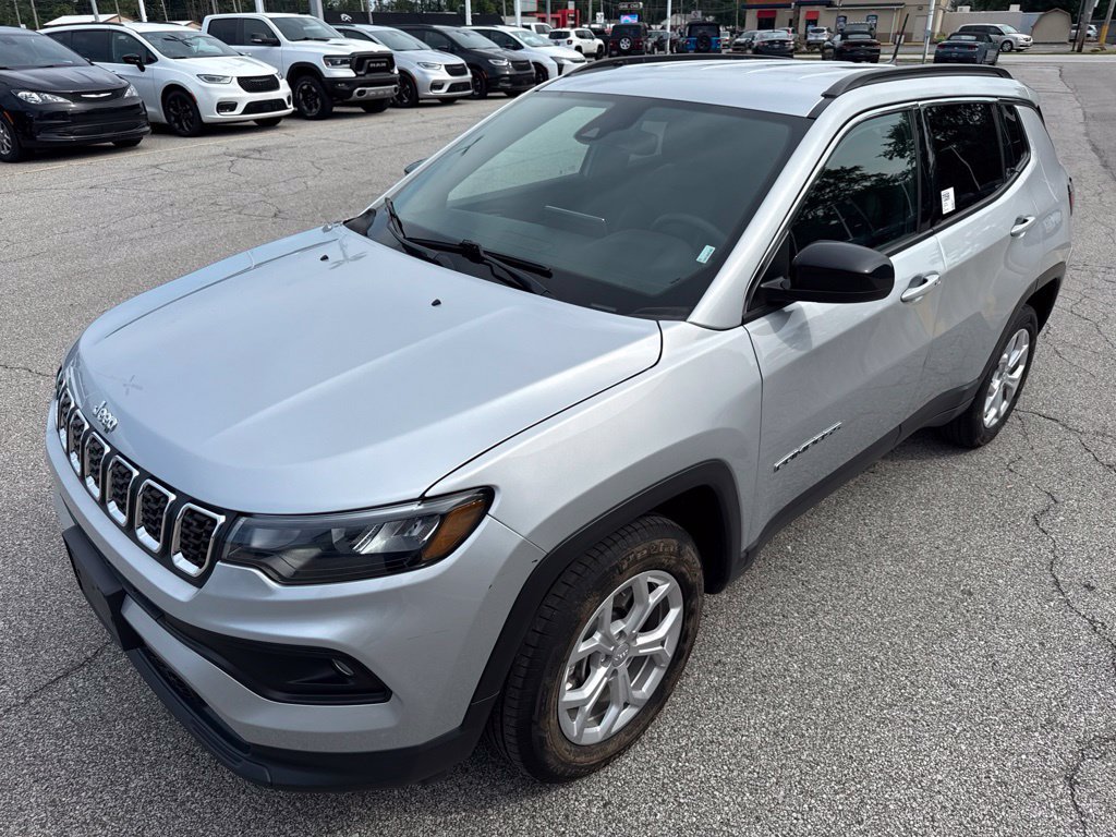 Used 2024 Jeep Compass Latitude AWD/4WD image 10