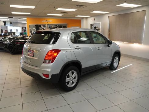 Used 2020 Chevrolet Trax LS AWD/4WD image 16
