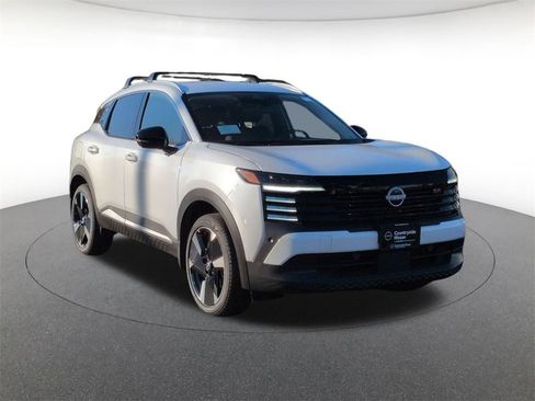 New 2026 Nissan Kicks SR image 3