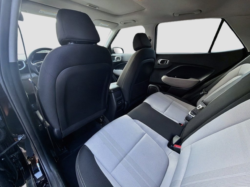 Used 2024 Hyundai Venue SEL FWD image 23