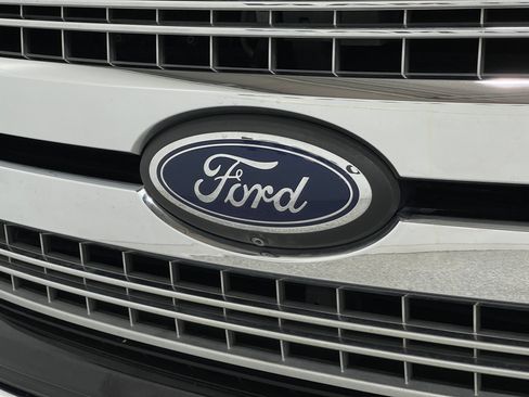 Used 2019 Ford F150 Lariat w/ Equipment Group 502A Luxury AWD/4WD image 38