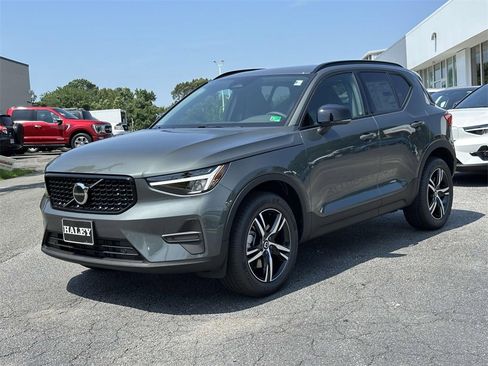 New 2026 Volvo XC40 B4 Plus w/ Climate Package image 22