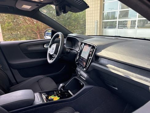 Used 2023 Volvo XC40 Recharge Ultimate AWD/4WD image 14