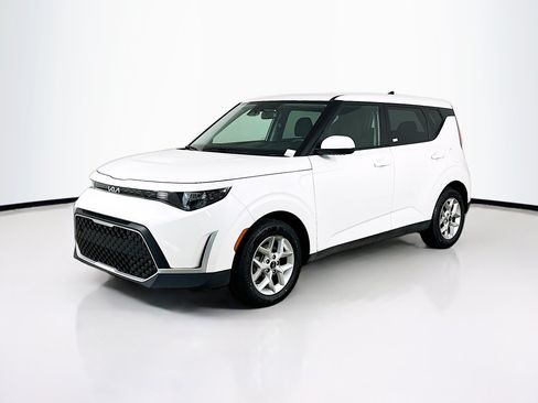 Used 2025 Kia Soul LX w/ LX Technology Package FWD image 3