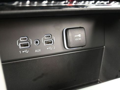 Used 2025 Jeep Grand Cherokee Laredo image 25