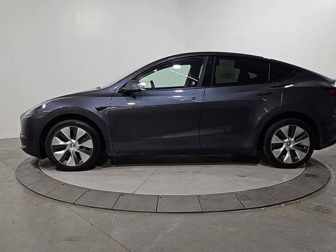 Used 2023 Tesla Model Y Long Range image 2