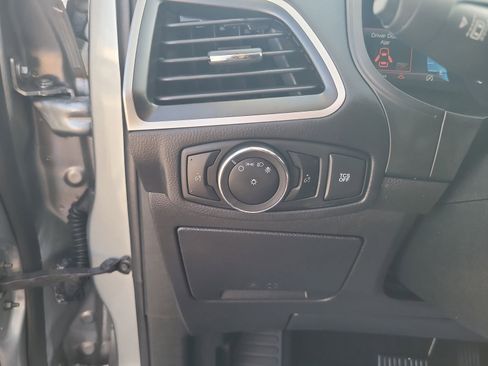 Used 2024 Ford Edge SE AWD/4WD image 16