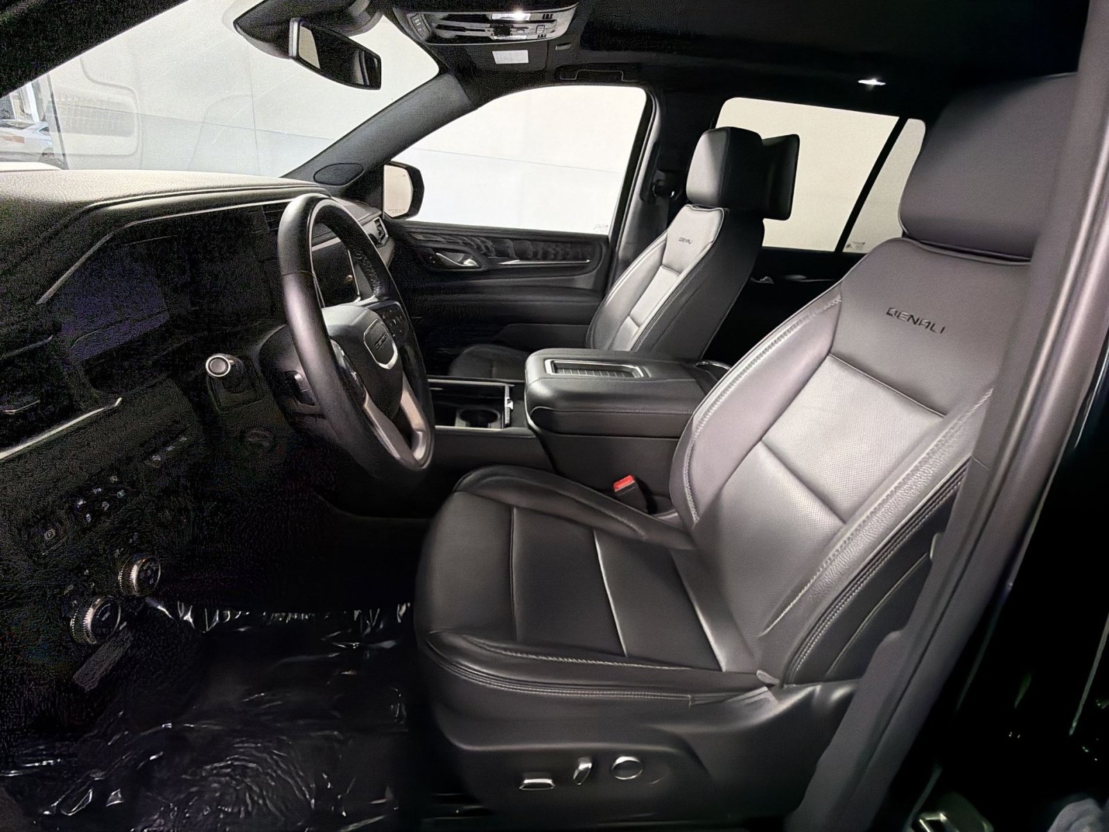 Used 2024 GMC Yukon Denali w/ Max Trailering Package AWD/4WD image 13