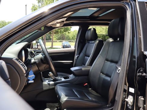 Used 2022 Jeep Grand Cherokee Limited w/ Tech Group RWD image 11