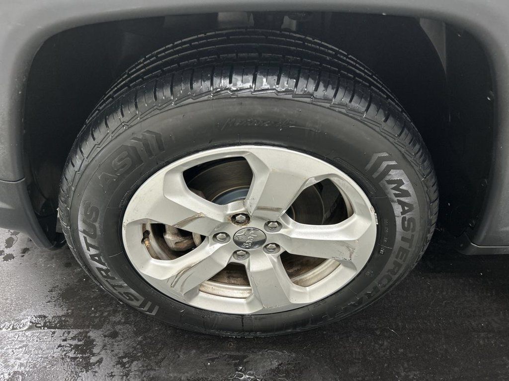Used 2019 Jeep Compass Latitude w/ Popular Equipment Group AWD/4WD image 8