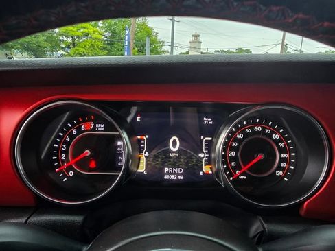 Used 2022 Jeep Wrangler Unlimited Rubicon AWD/4WD image 12