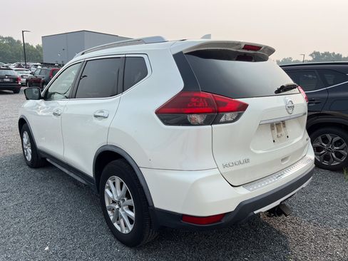 Used 2018 Nissan Rogue SV w/ Sun & Sound Touring Package AWD/4WD image 3