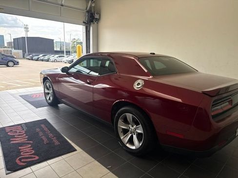 Used 2019 Dodge Challenger SXT RWD image 7