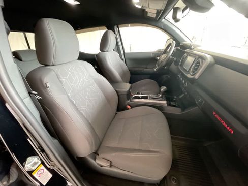Used 2018 Toyota Tacoma TRD Sport AWD/4WD image 23