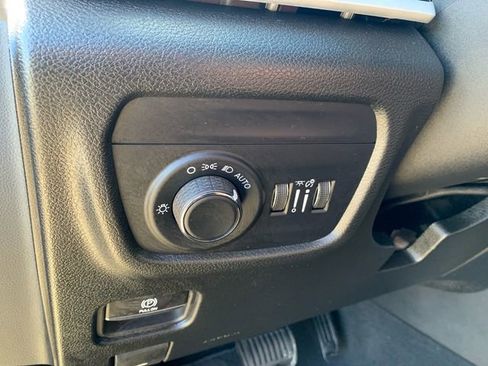 Used 2025 Jeep Grand Cherokee Laredo X w/ Luxury Tech Group I image 18