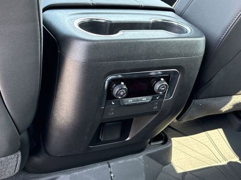 New 2025 Chevrolet Suburban Premier RWD image 31